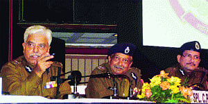 DElHI POlICE lOOKING BACK BEFORE lOOKING AHEAD