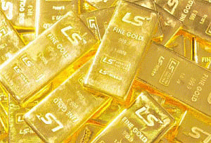 Gold recovers on global cues; silver falls on reduced offtake