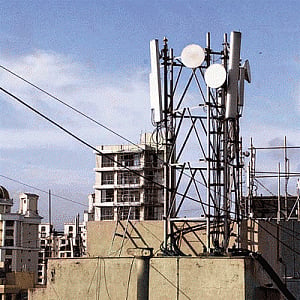 DoT for 15-yr tax holiday for domestic mobile mfg, lower VAT