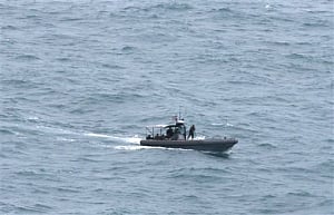 Air Asia: Divers battle strong current to locate black box