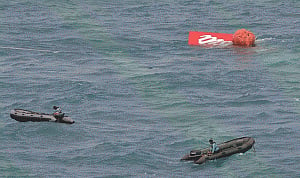 AirAsia QZ8501: Plane tail lifted from seabed
