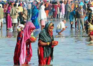 Five lakh devotees take dip in GangaSagar on Makar Sankranti