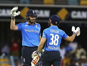 Australia restrict England to 303 after Bell ton