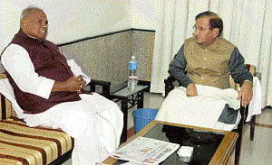 Sharad Yadav holds meeting with Manjhi