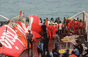Indonesian military calls off AirAsia wreckage recovery