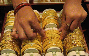 Gold, silver extend losses on low demand, global cues