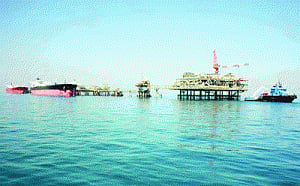 Oil price approaches six-year low