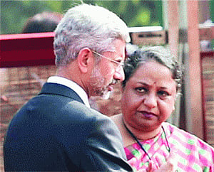 Congress, BJP at loggerheads after Sujatha's ouster