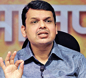 Fadnavis urges industrialists to invest in Vidarbha