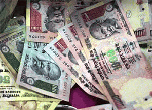 Rupee recovers from initial losses;up 6 paise in morning trade