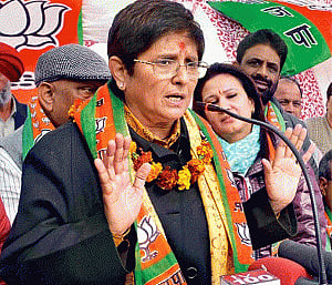 Bedi's campaign aide quits,accuses her of dictatorial attitude
