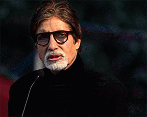 Amitabh turns radio jockey for a day