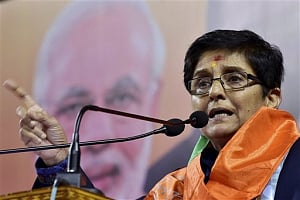 'Tough cop' Bedi gets emotional, vows to return people's love