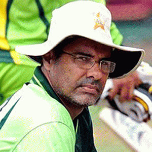 Waqar hopes struggling Younis Khan comes good