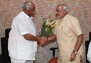 Modi, Pawar share dais, trigger talks of political realignment
