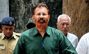 Vanzara walks free; says "Acche Din" have arrived