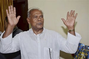 Manjhi quits, claims threat to life