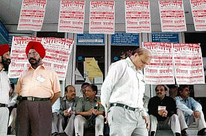 IBA agrees to meet bank unions on Monday to avert strike