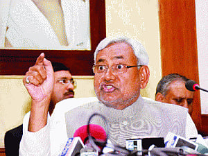 Nitish, Manjhi in poll mode, separately
