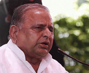 Mulayam Singh being treated for swine flu