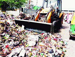 'Garbage' politics: AAP, BJP locked in battle of brooms