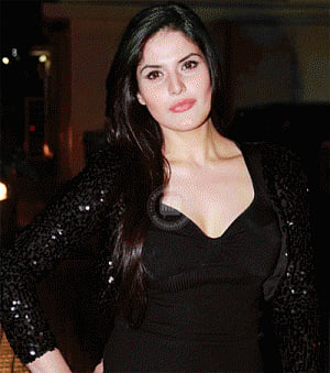 Zarine Khan set for Telugu debut