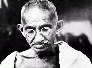 Bapu's B-day gaffe puts Goa Govt in spot