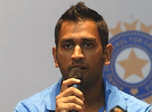 New field restriction rules affected Yuvraj's bowling: Dhoni