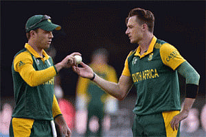 De Villiers, Sangakkara battle for top batting spot