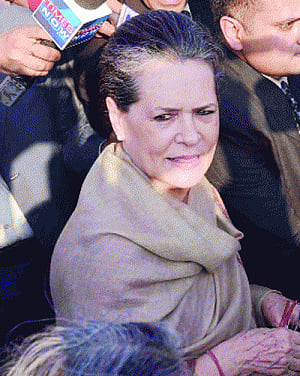 Sonia sounds war bugle on BJP's grand 'designs'