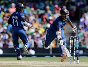 Sri lanka win toss, elect to bat against South Africa