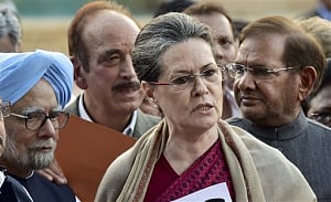 Sonia, Union ministers in NDMC defaulters list