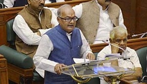 MP Finance Min, wife robbed on train enroute Delhi