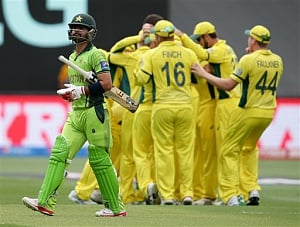 Hazlewood snares 4, Australia bowl out Pakistan for 213