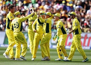 Australia beat Pakistan by six wickets, reach semis