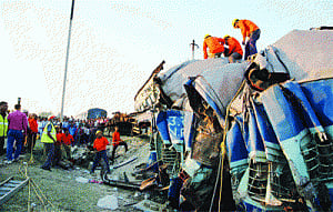 31 die, over 50 hurt as train derails in UP