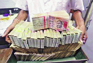 Govt to borrow Rs3.6 lakh cr in first half of 2015-16