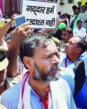 Rebels scream 'Murder of Democracy'