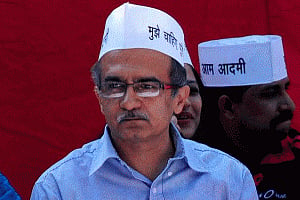 AAP removes Ramdas as lokpal, Bhushan from disciplinary panel