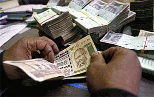 Rupee gains 10 paise against dollar in early trade
