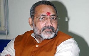 Giriraj's remarks on Sonia spark row, Cong demands his sacking