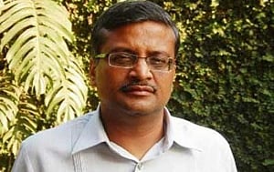 Moment truly painful:Khemka on transfer; Minister supports him