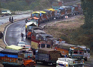 J&K highway closed for 4th day; over 600 passengers stranded