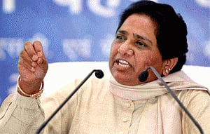 Mayawati dares Akhilesh govt to go for mid-term polls