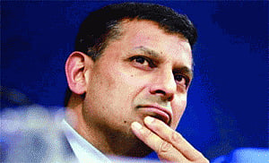Wary of food inflation, RBI keeps key rates unchanged