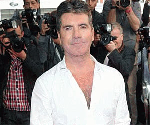 Simon Cowell fails to quit smoking