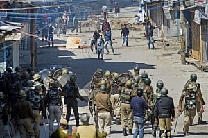 Yasin Malik, Masarat Alam Bhat detained, 6 injured in clashes in Pulwama