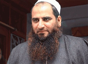Did not wave Pakistan flag, says Masarat Aalm
