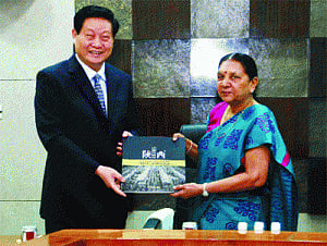 Chinese delegation meets Gujarat CM