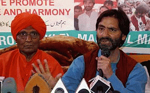 Yasin Malik, Agnivesh held; police accept lapses in Narbal firing